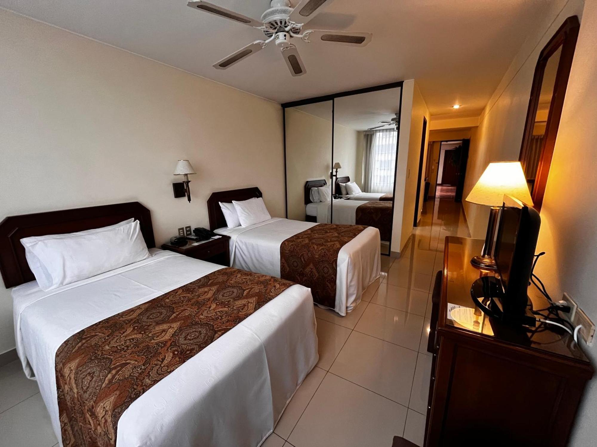 Boulevard Hotel