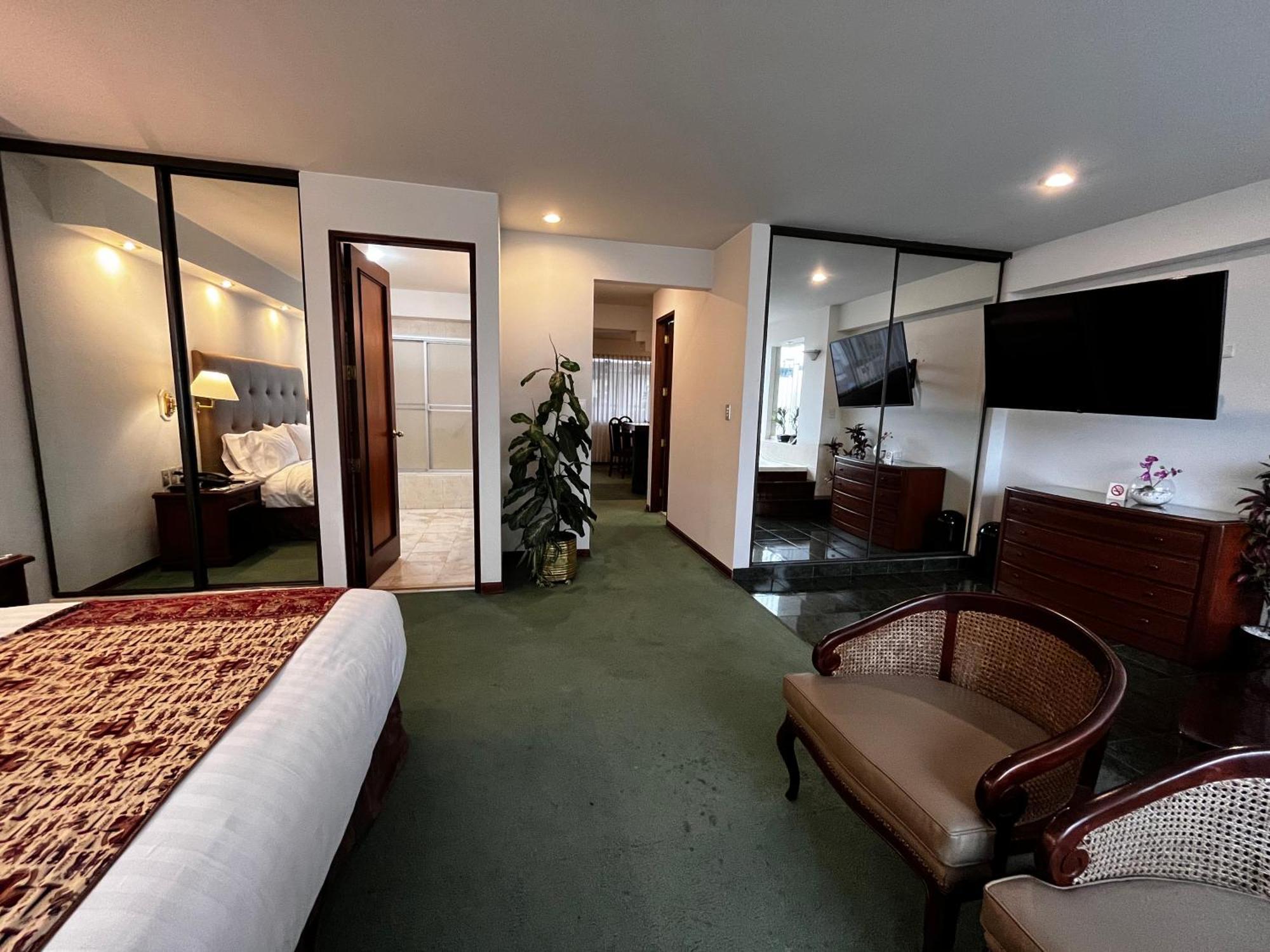 Boulevard Hotel 4*